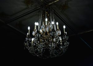 Photo crystal chandelier